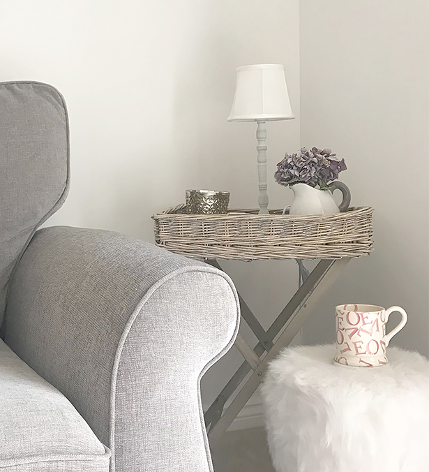 The Cornwall grey willow tray table fits perfectly in a spare corner of Amy's living room, thank you @amysnorfolklife for sending us your photo