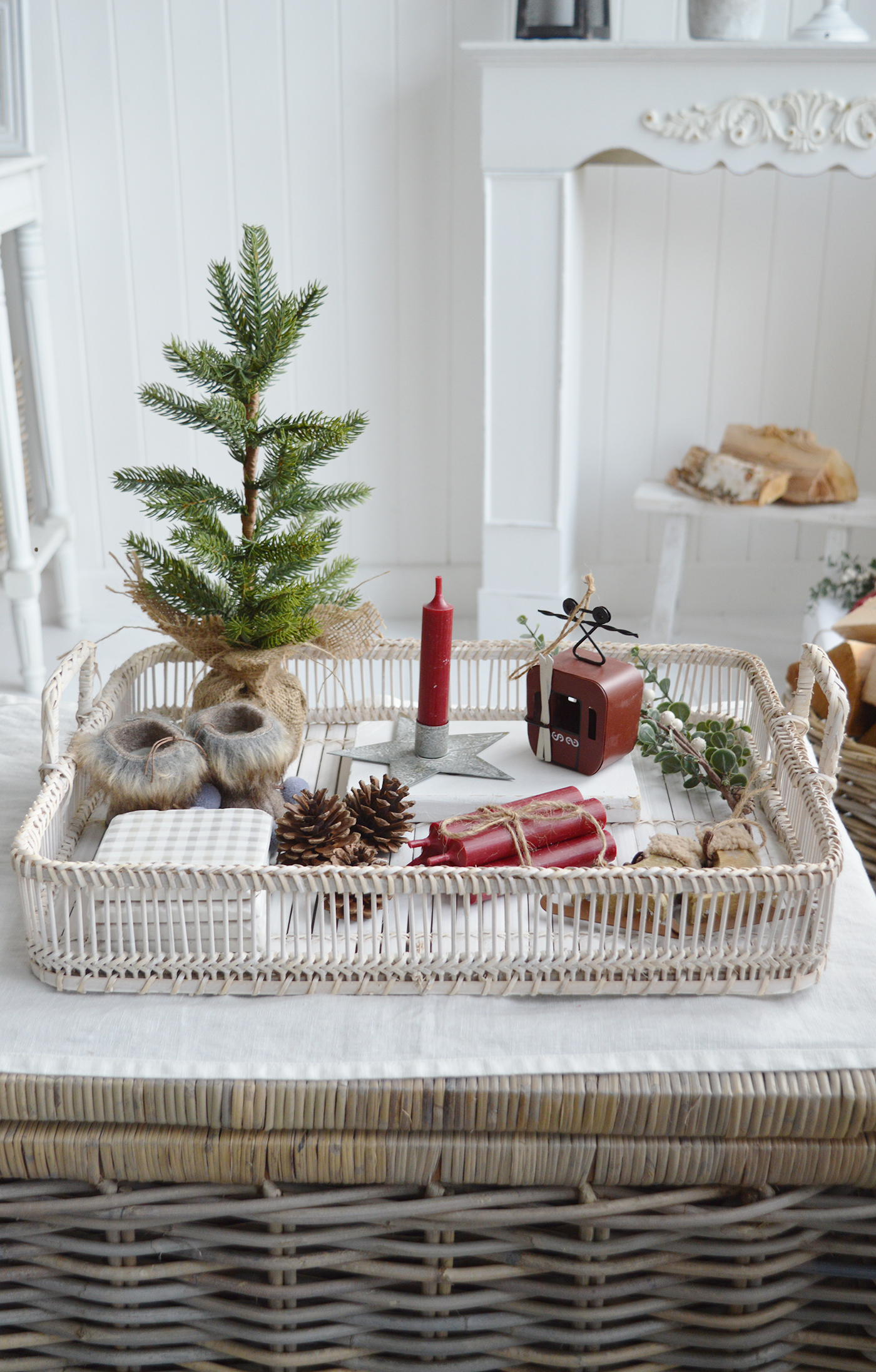 New England Christmas Decor... ski lodge for country and farmhouse styled interiors