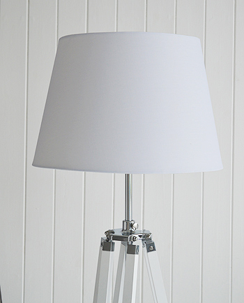 Floor Lexington lamp in white and chrome with tripod legs