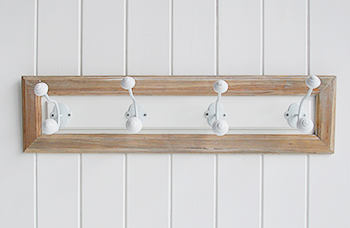 coat rack with 4 hooks in white and wood