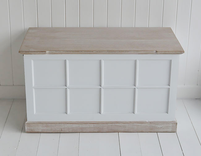 Vermont storage trunk for white furniture in bedroom