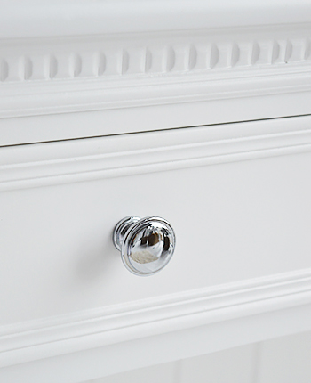 Silver handle on the two drawers of the white console table