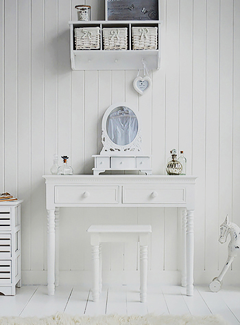 New England white dressing table with knob handles