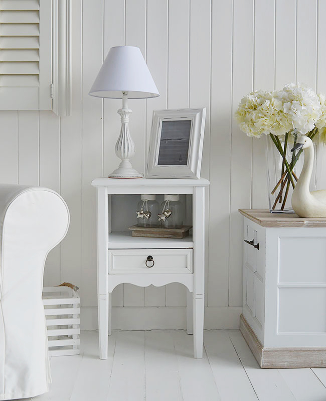 White Coastal furniture for the white living room interiors