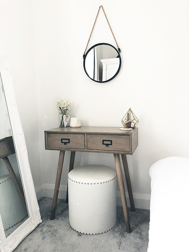 Henley Scandi dressing table, white dressing table sttol and porthole mirror