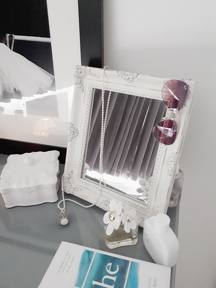 Dressing Table Mirror for New England Country and Coastal Furniture for your home