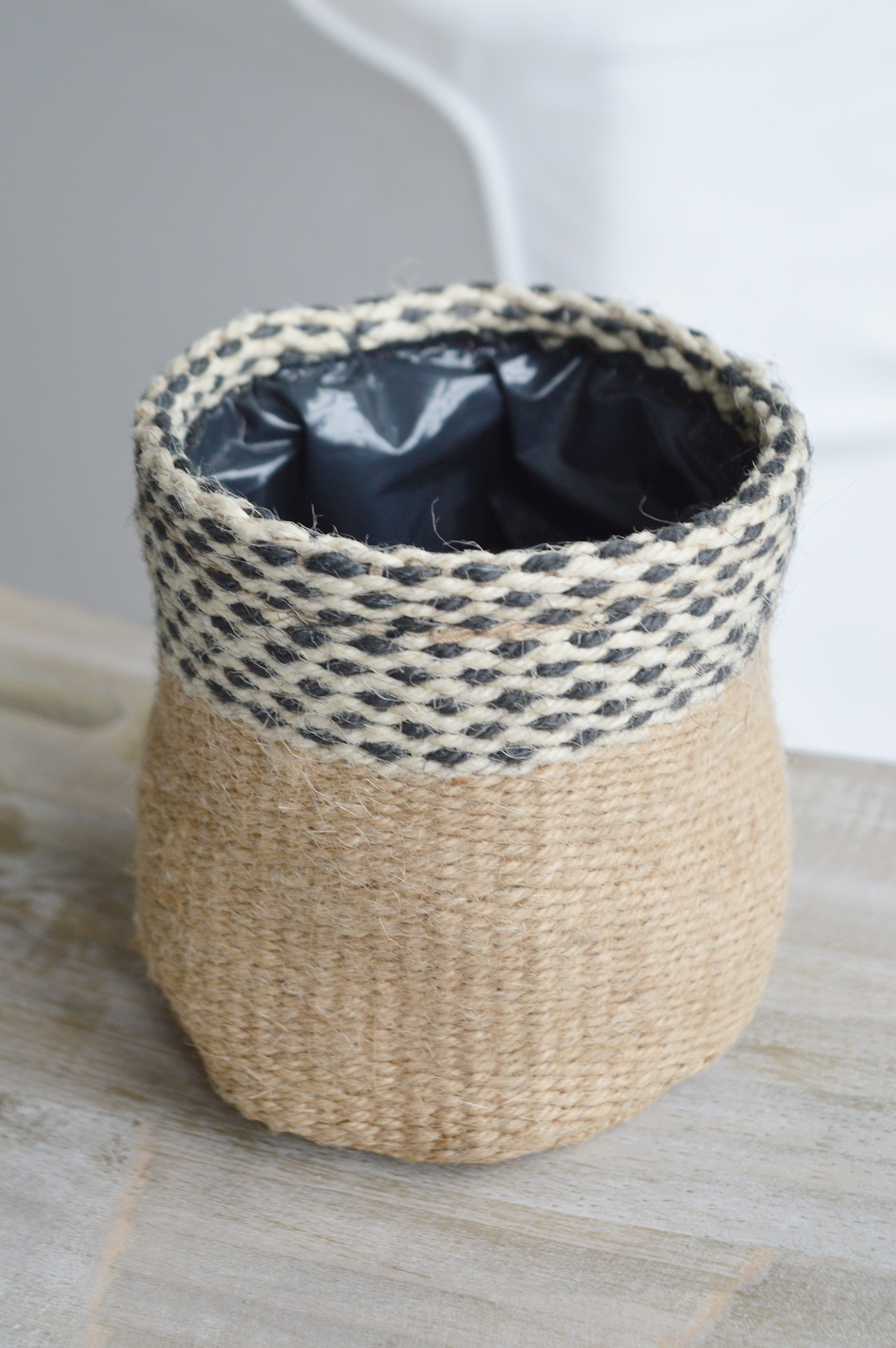 The Bayside Jute Planter features a practical waterproof liner, making it ideal for displaying real plants, faux stems or dried botanicals.