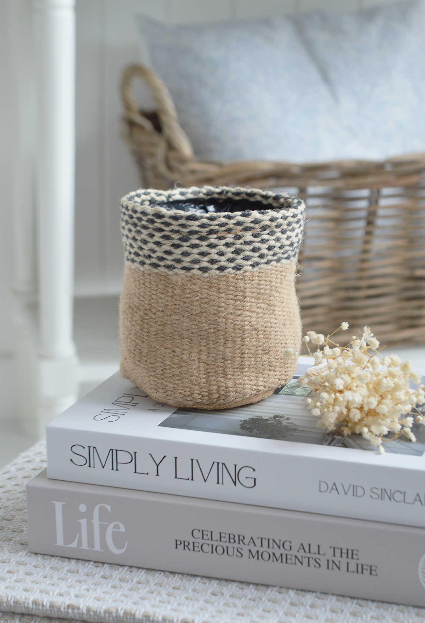 Crafted from natural jute with a contrasting woven border, this decorative planter is perfect for New England, farmhouse and modern country homes.