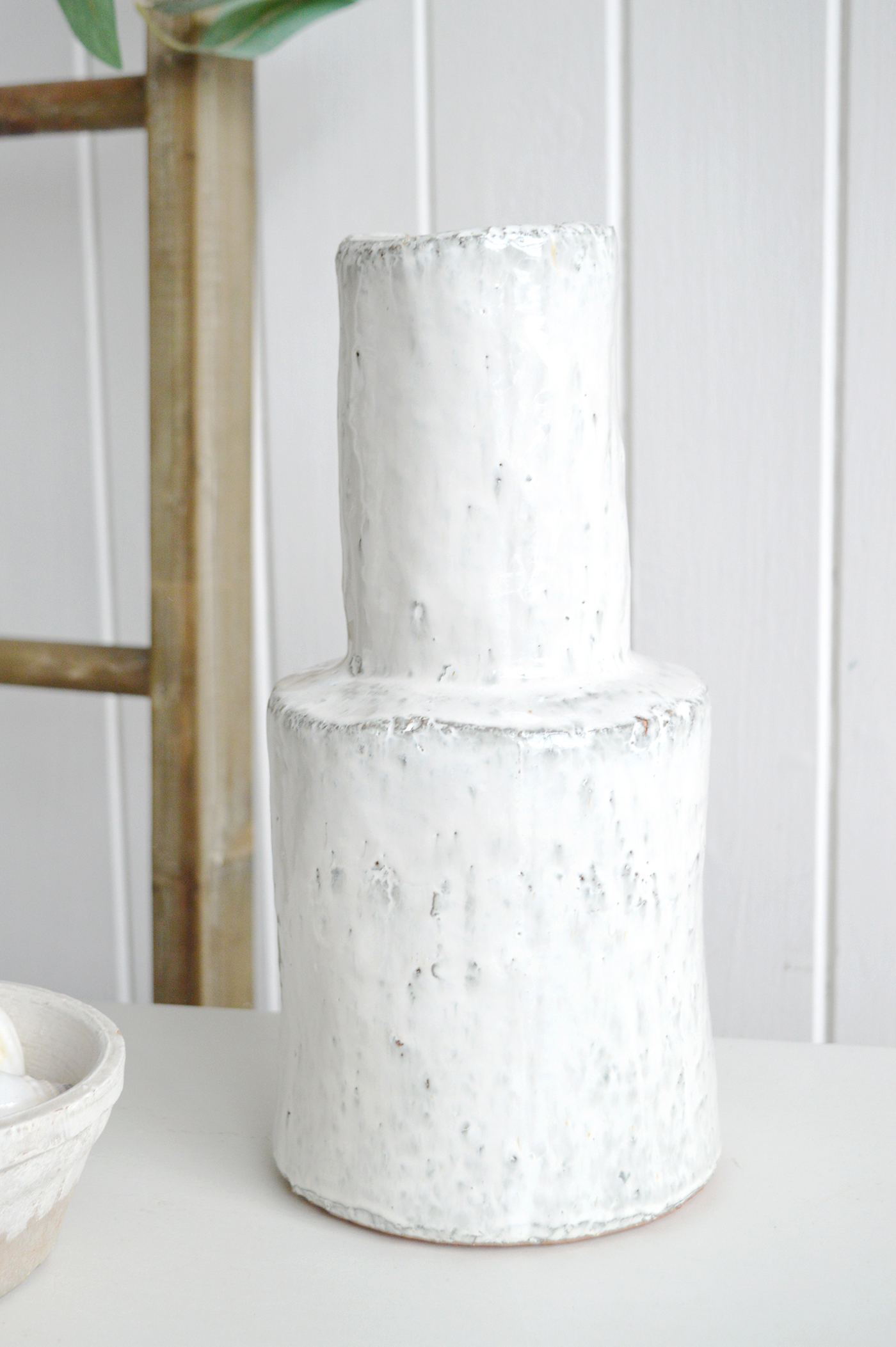 Perfect for styling on consoles and shelves, the Betone Vase enhances coastal interiors with timeless elegance.