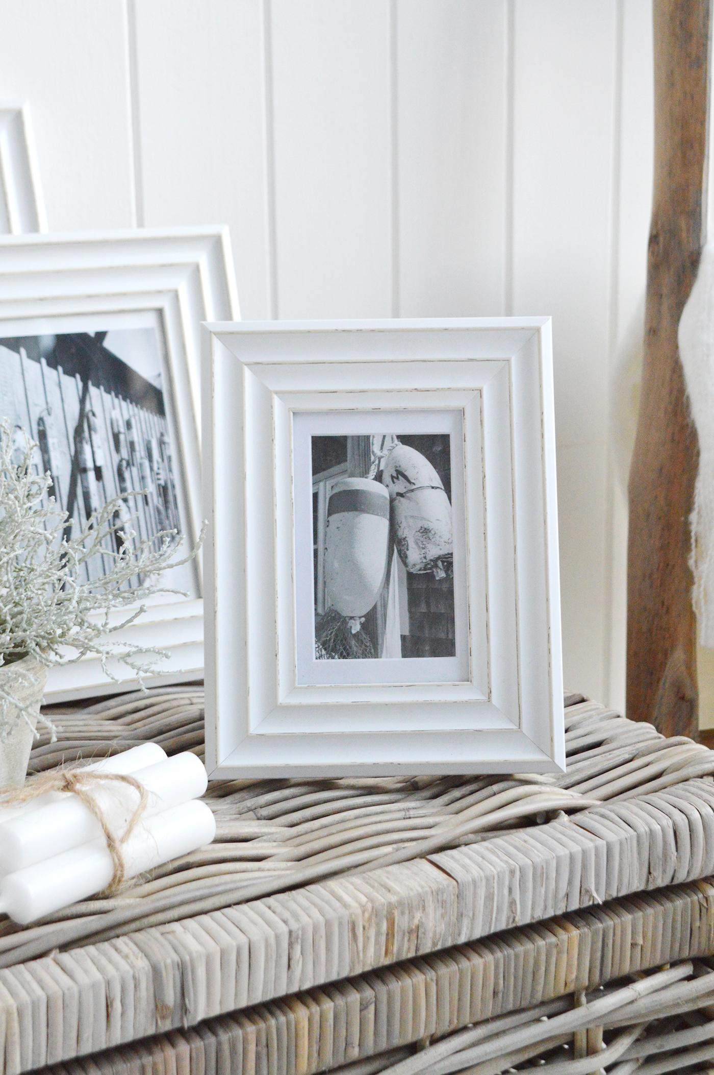 White photo frames for wall hanging for gallery