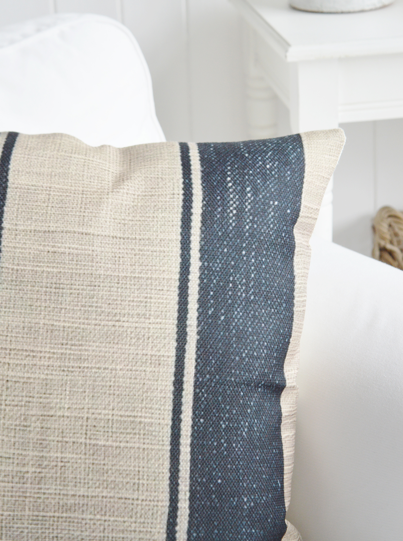 Add a touch of timeless coastal elegance with this beautifully printed linen-style cushion cover.