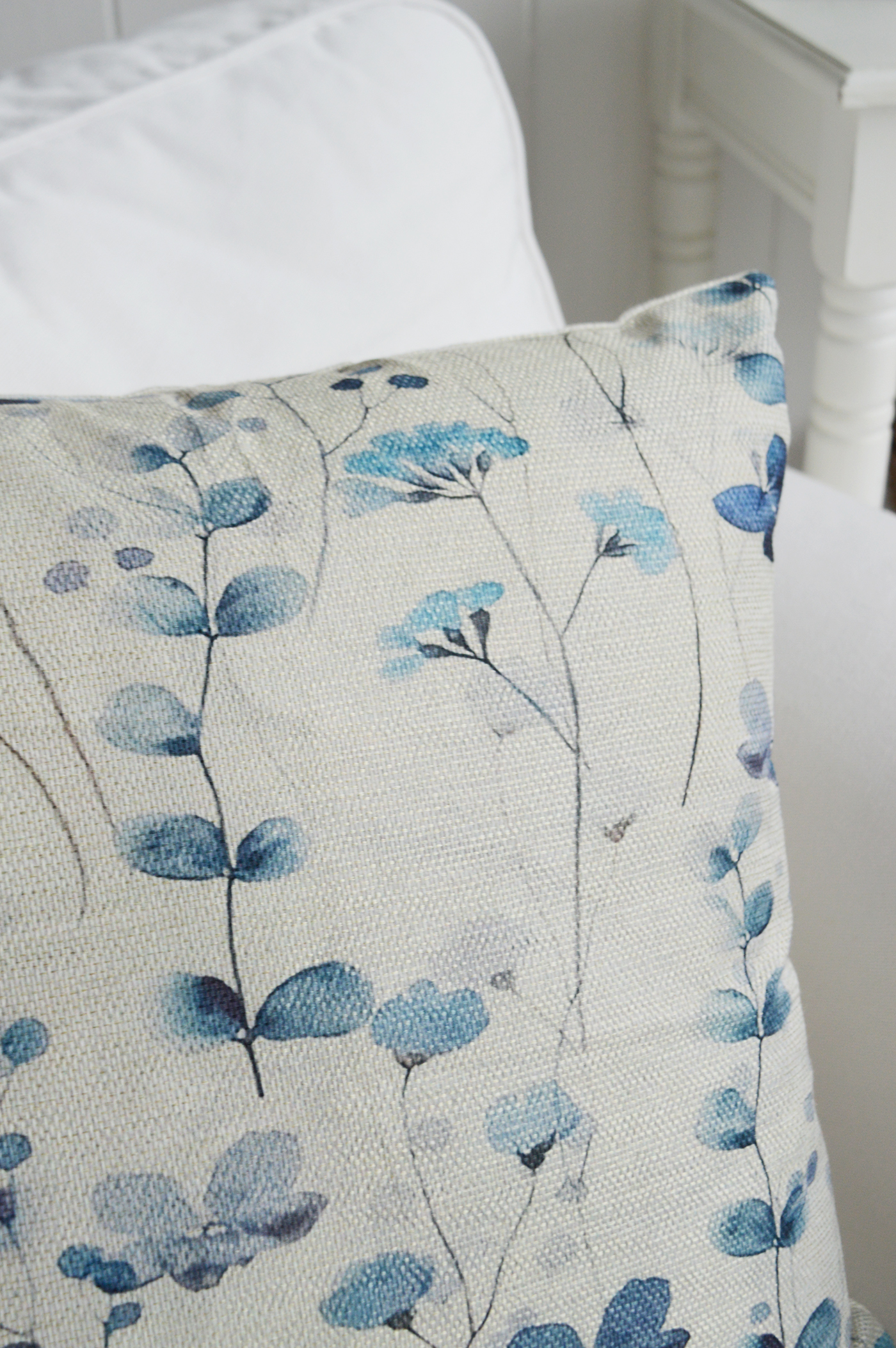 The Wildflower Bay Cushion Cover is the perfect choice for anyone looking to style their home with elegant blue cushions and coastal charm. Featuring a delicate botanical print, this beautifully designed cushion brings a soft and relaxing feel to coastal interiors.