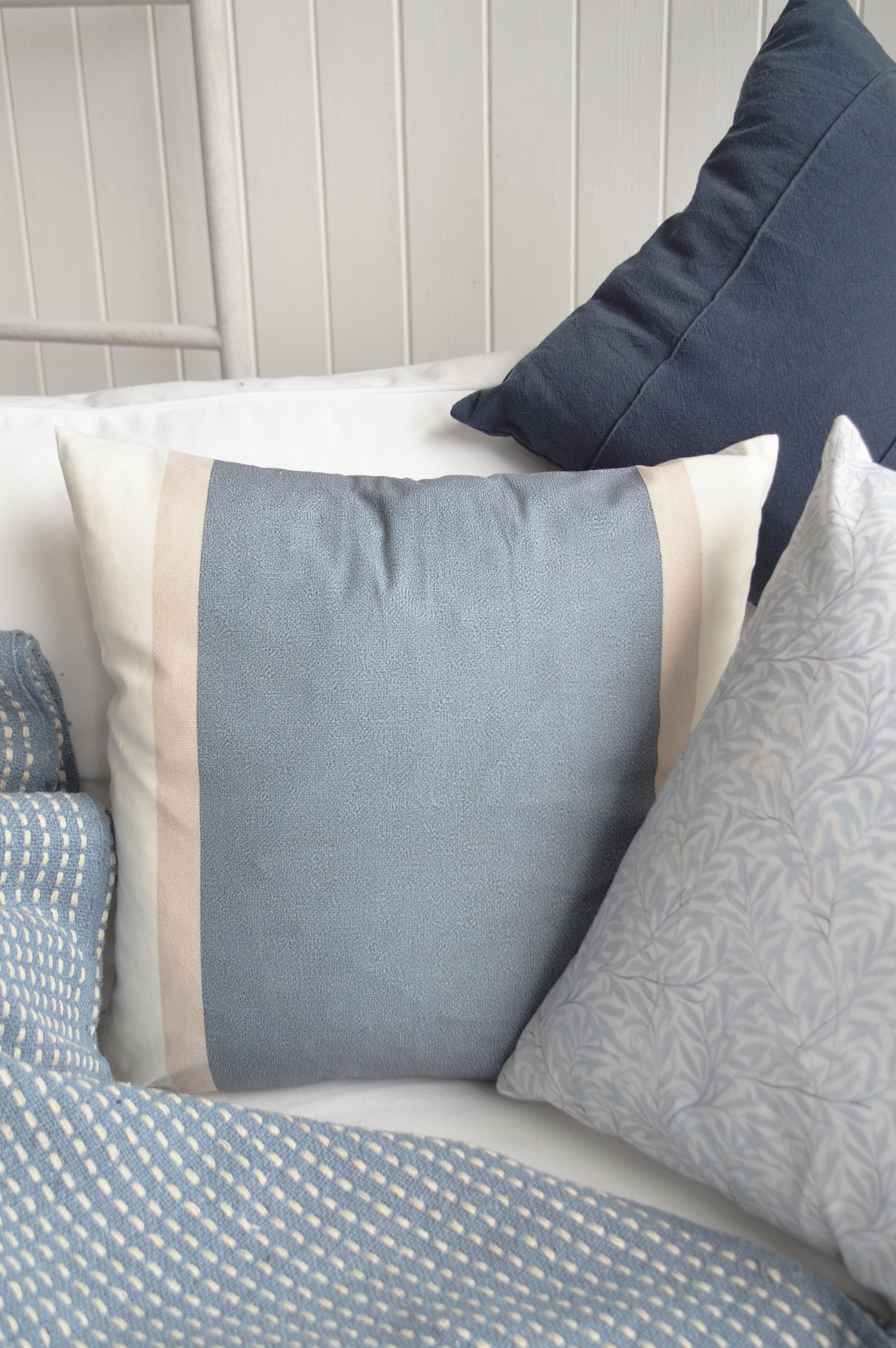 With its calming coastal colour palette and stylish printed finish, the Sandbar Cushion Cover is the perfect addition to coastal interiors, luxury beach houses and Hamptons-style décor.
