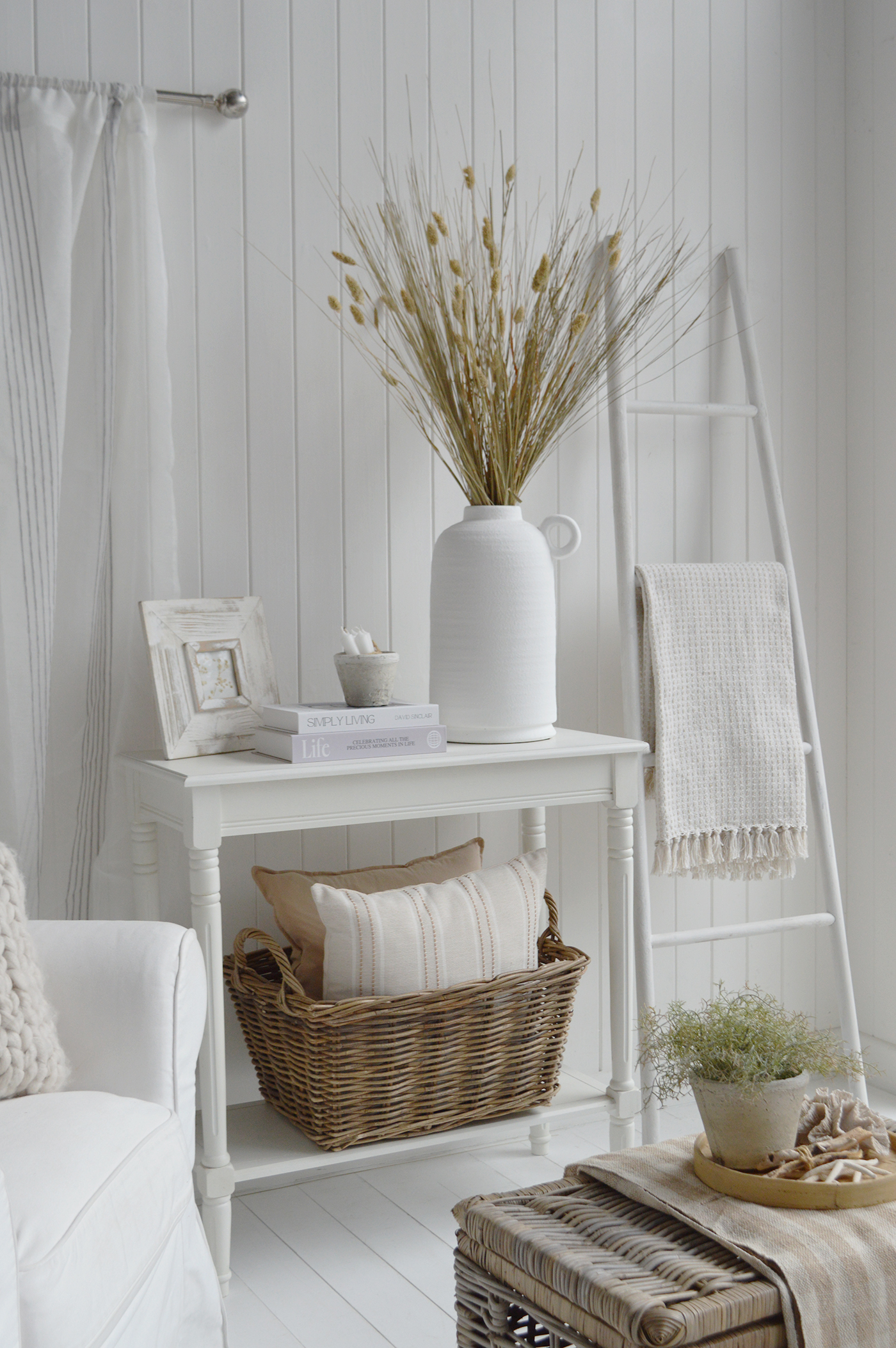 Each dried grass bunch is naturally unique, offering a one-of-a-kind display with subtle variations in colour, texture and shape.
