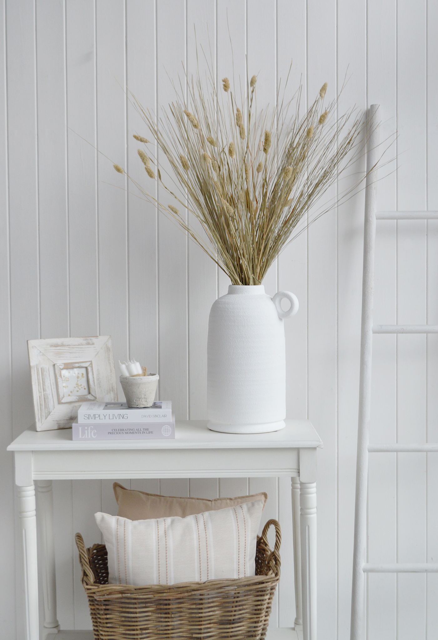 Each dried grass bunch is naturally unique, offering a one-of-a-kind display with subtle variations in colour, texture and shape.