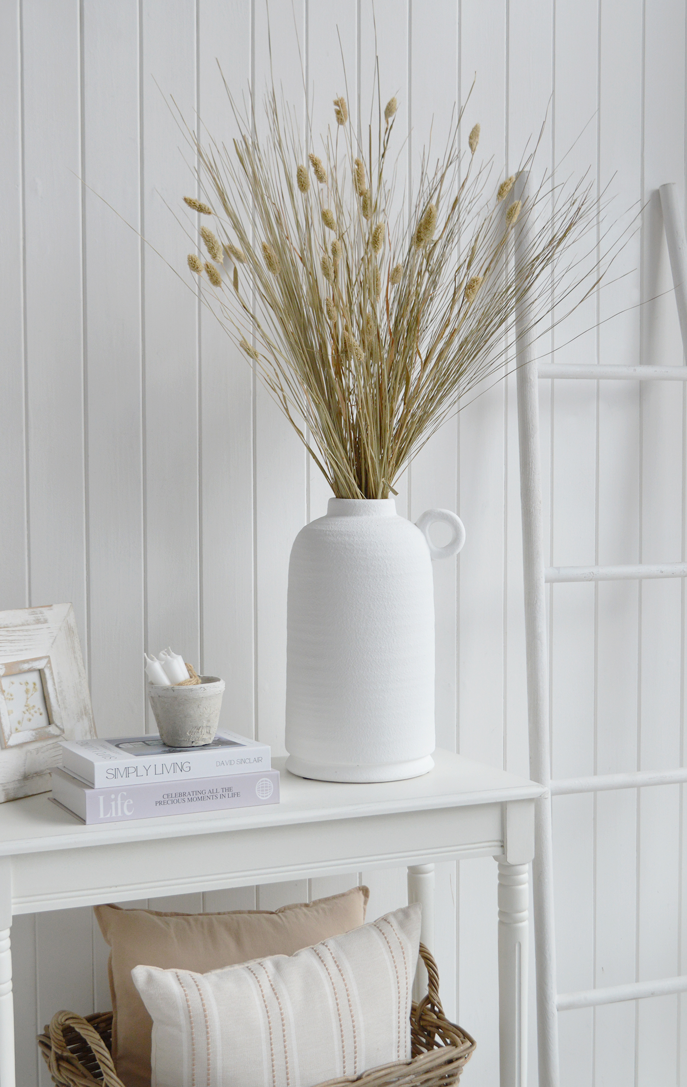 Create a relaxed coastal interior with a natural dried grass bunch that brings texture, warmth and effortless style to your home.