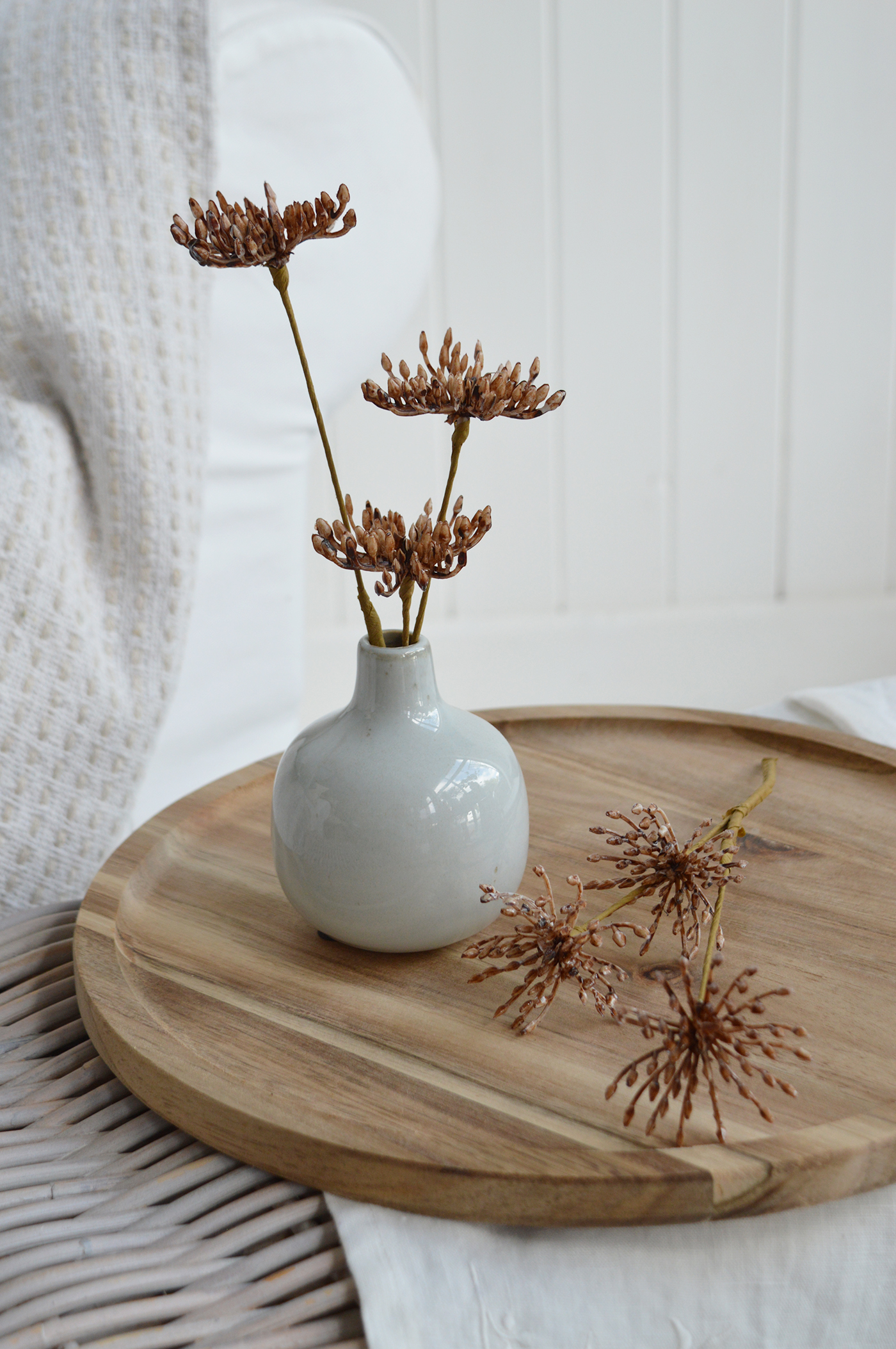Neutral farmhouse decor with dried Queen Anne’s lace in ceramic vase