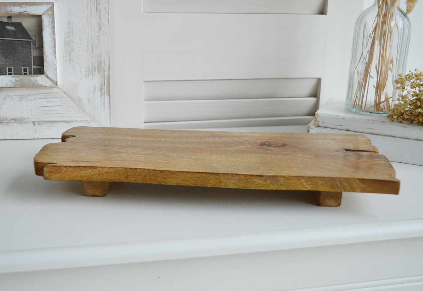 Ideal for open shelving, dining displays, or hallway styling, they bring depth and warmth to coastal interiors.