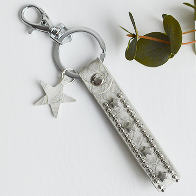 Grey and pink stars and stripes key chains for the New Englanfd Lifestyle look