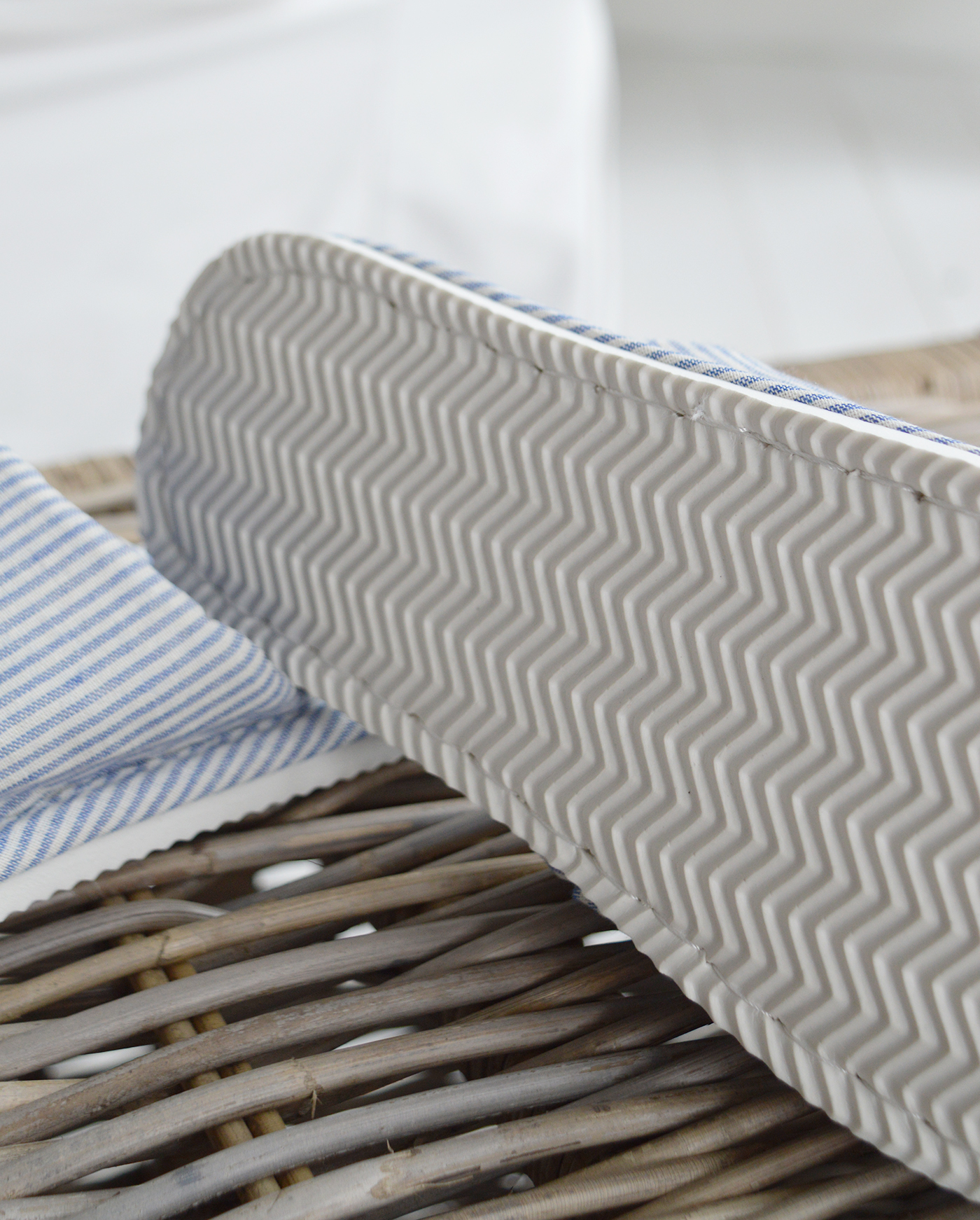 Designed for everyday comfort, the Harbour Bay Stripe Slippers combine timeless New England-inspired style with a cushioned footbed and practical outdoor-friendly sole, fitting approximately UK sizes 4–6.