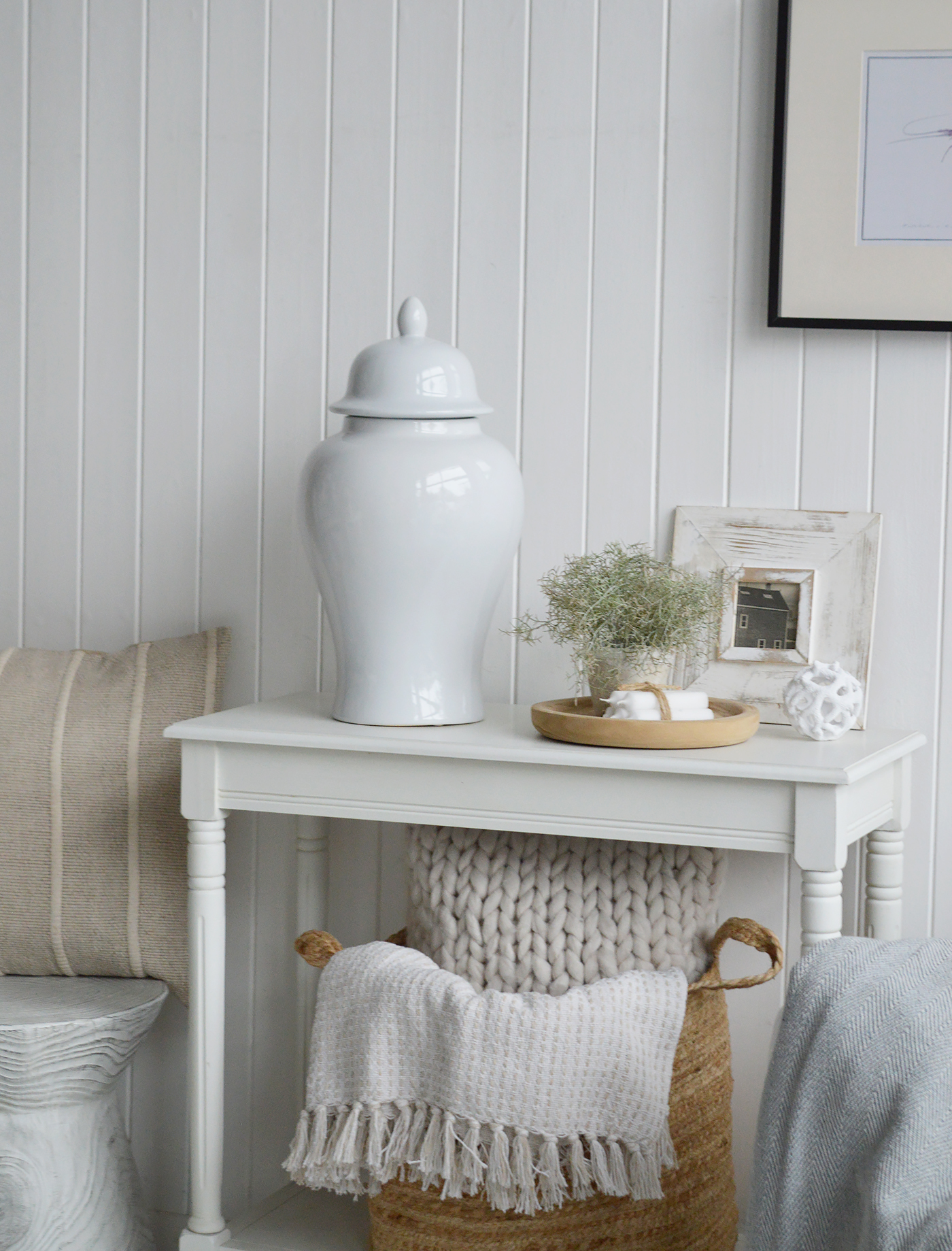 Style the Porter Jar alone for understated impact, or layer it with soft neutrals for a serene, welcoming look.