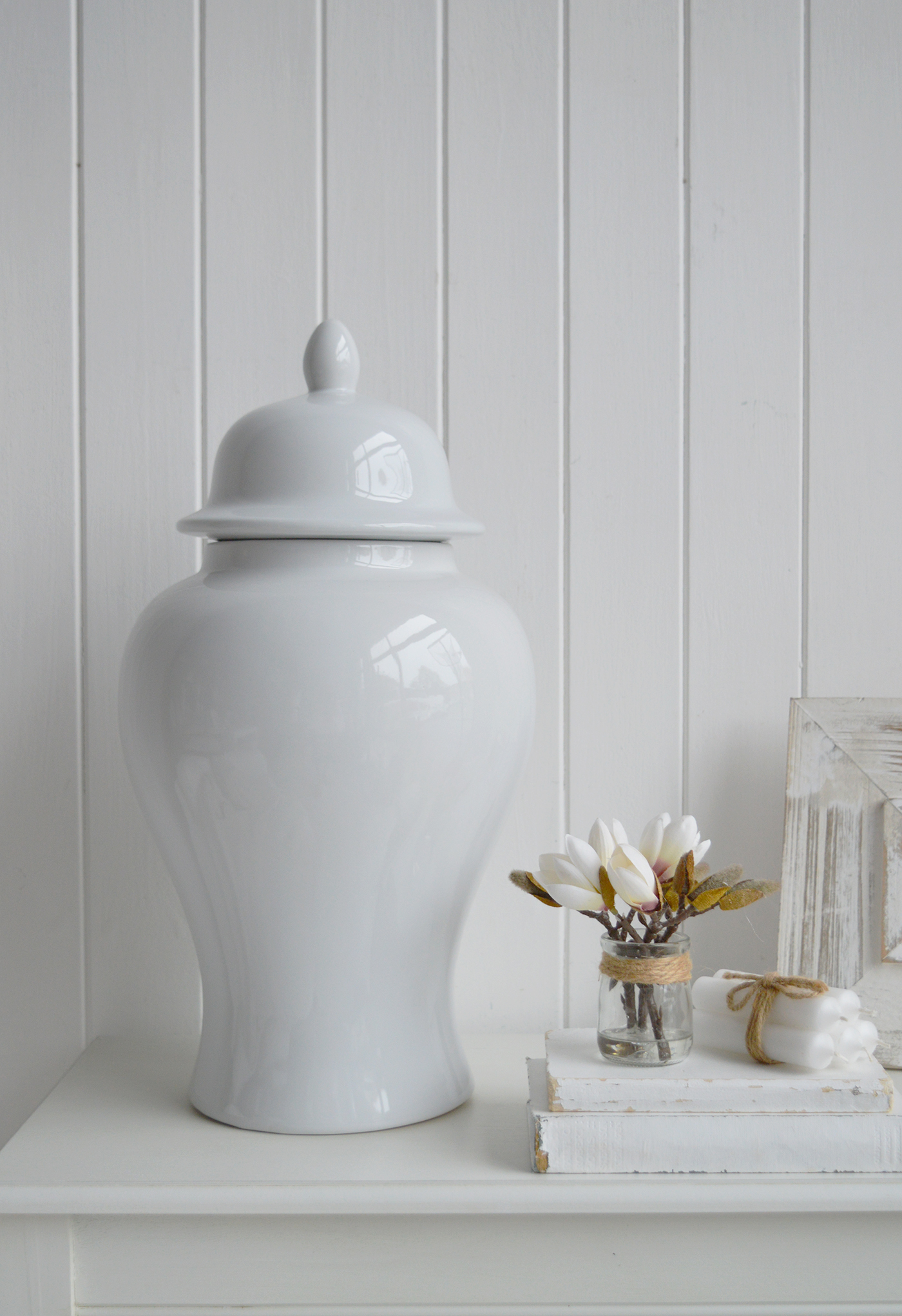 A classic white ceramic piece that enhances neutral tones and natural textures for effortless elegance.