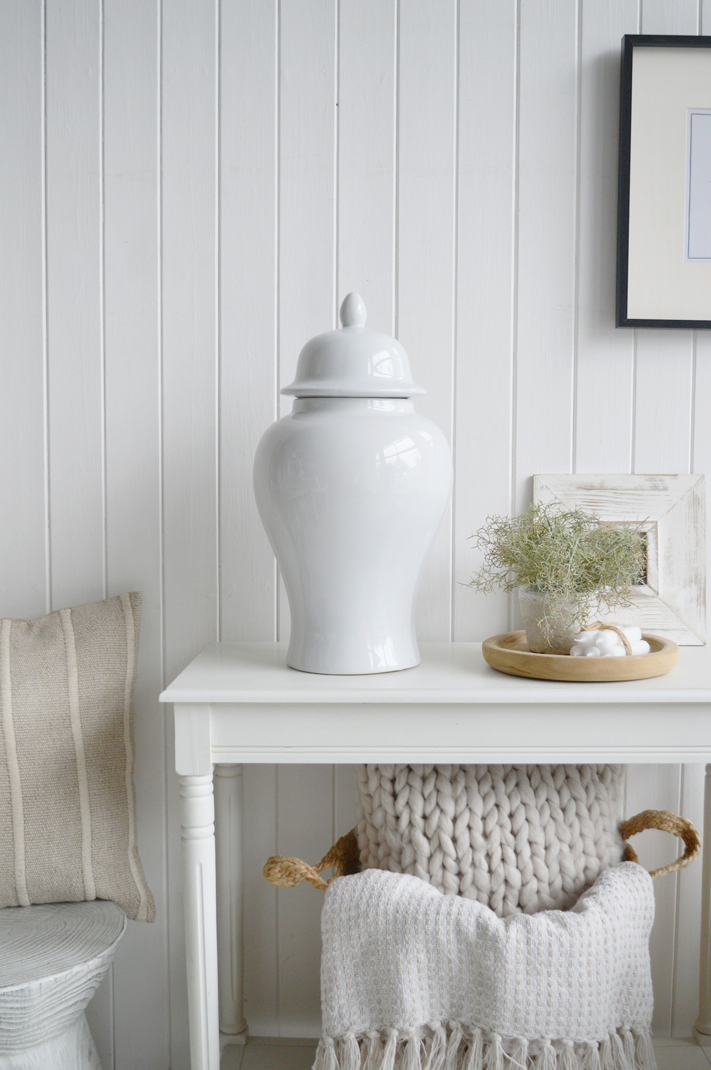 Its clean lines and sculptural form make the Porter Jar a beautiful focal point in both Hamptons and modern country homes.