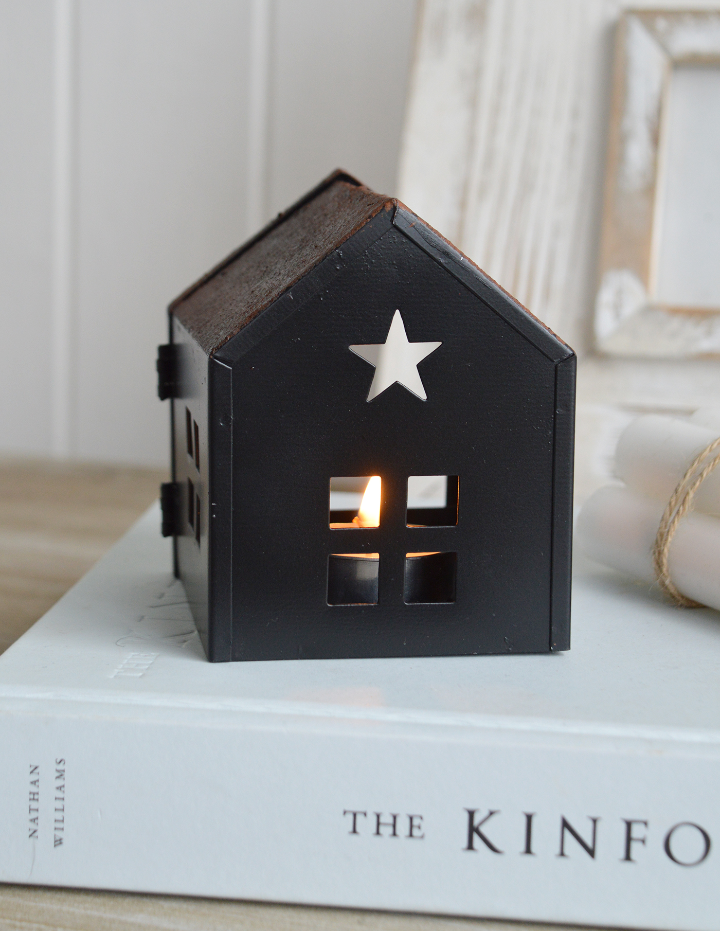 The sleek matte black finish gives this house-shaped tea light holder a modern yet cozy appeal, perfect for creating a warm atmosphere