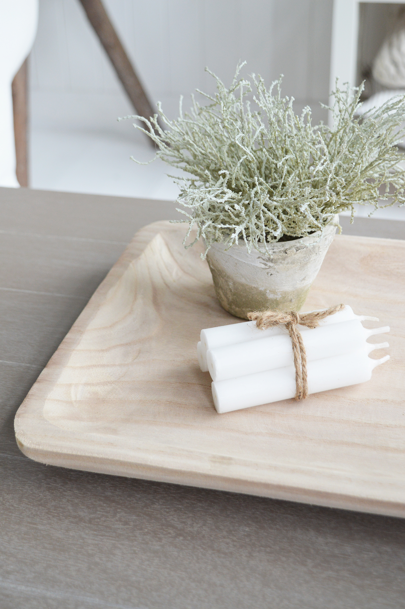 They can be styled with candles, seashells, or woven elements to enhance the coastal vibe, or with vintage ceramics and greenery for a farmhouse touch.