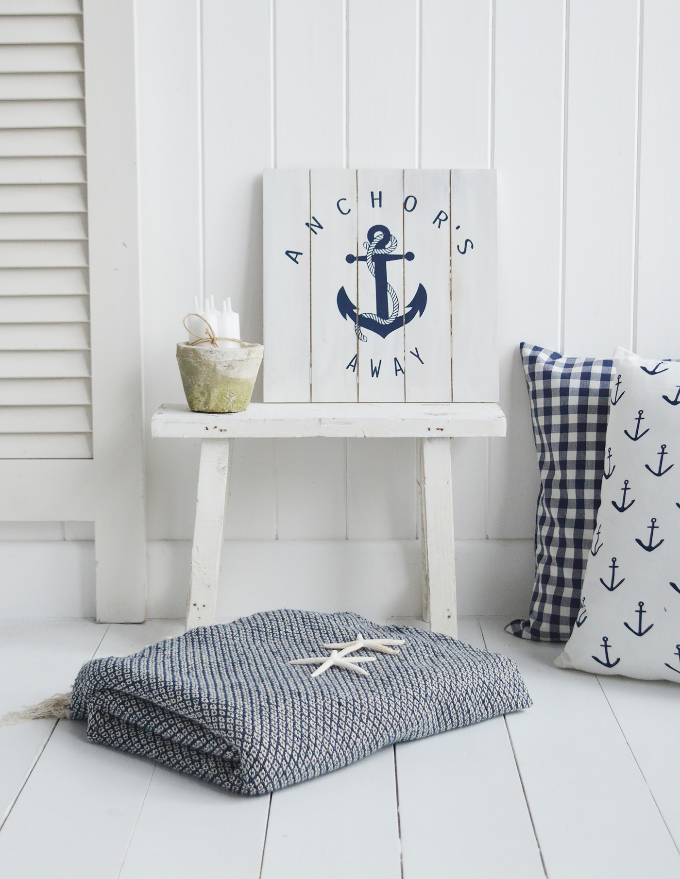 White with blue accessories for a traditional New England Beach Look