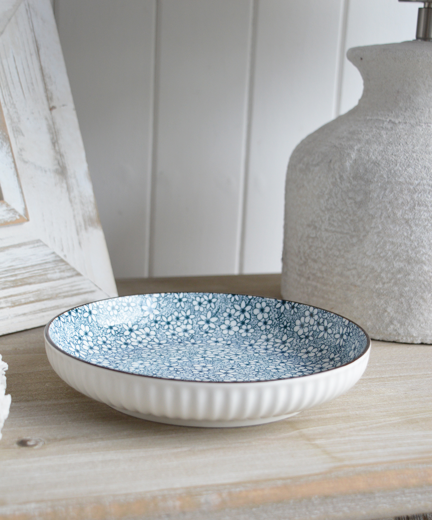 Rooted in tradition but styled for modern living, Willowridge is a celebration of simple beauty and quiet sophistication, blending classic blue and white florals with elegant white ribbed edging for a timeless New England look