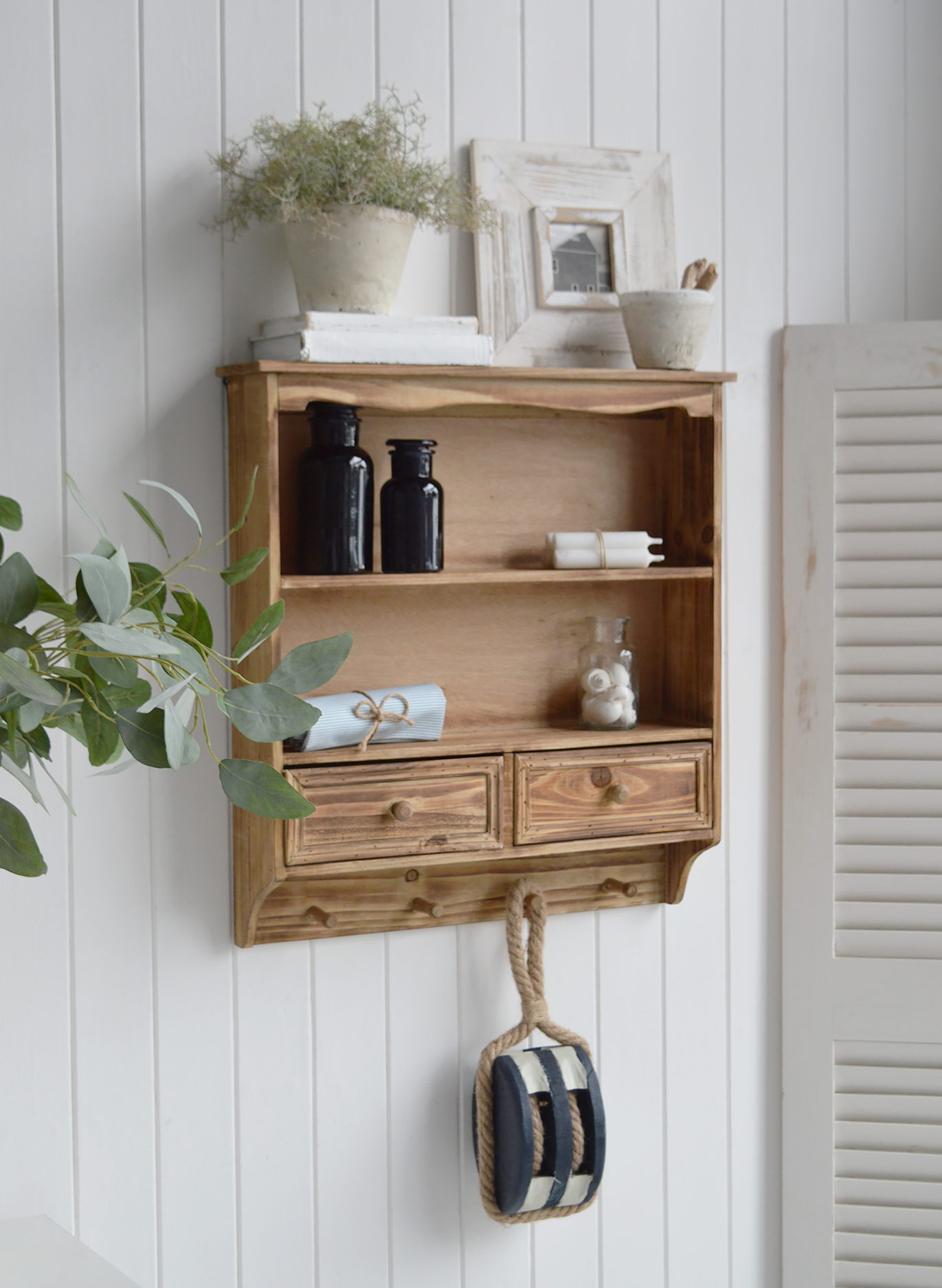 The Woodstock Farmhouse shelf with the pulley