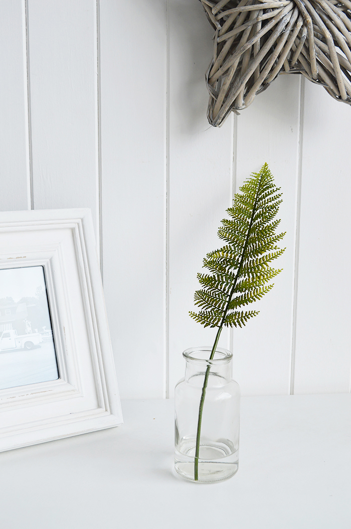 Our minimalist Newbury glass bud jar. Perfect for seasonal stems or our artificial Pussy Willow, Eucalyptus or Olive tree sprigs. Cloos up photo