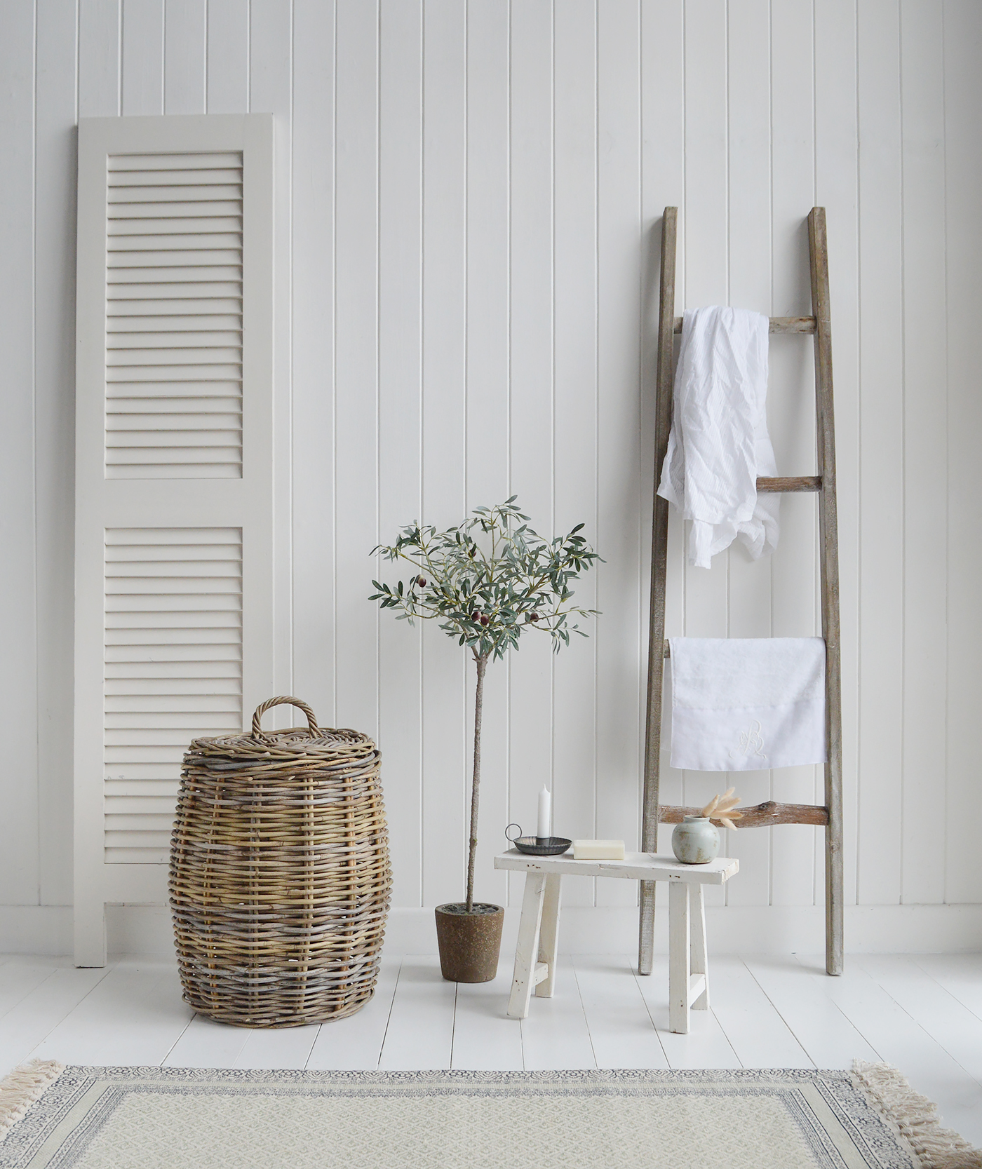 Casco Bay Laundry basket with a lid. Available in 2 sizes for New England country and coastal bathrooms and bedrooms