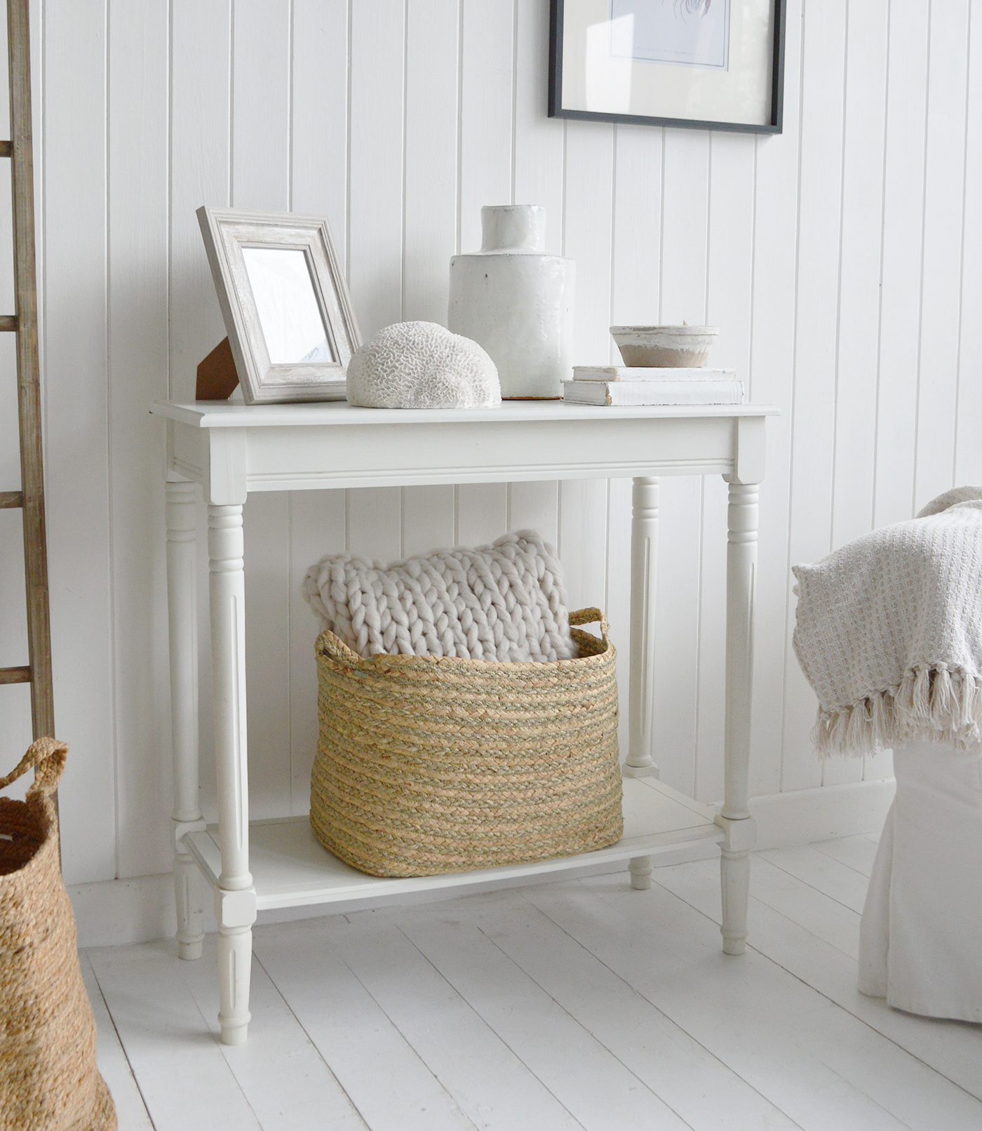 Ideal for creating a nautical display, this coral ornament complements coastal décor schemes with its timeless ocean-inspired design.