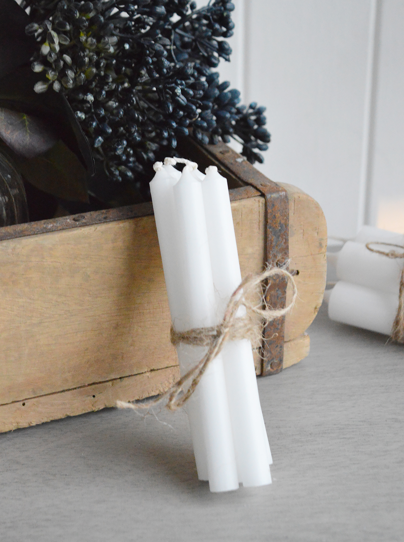 Short dinner candles in white, grey and black