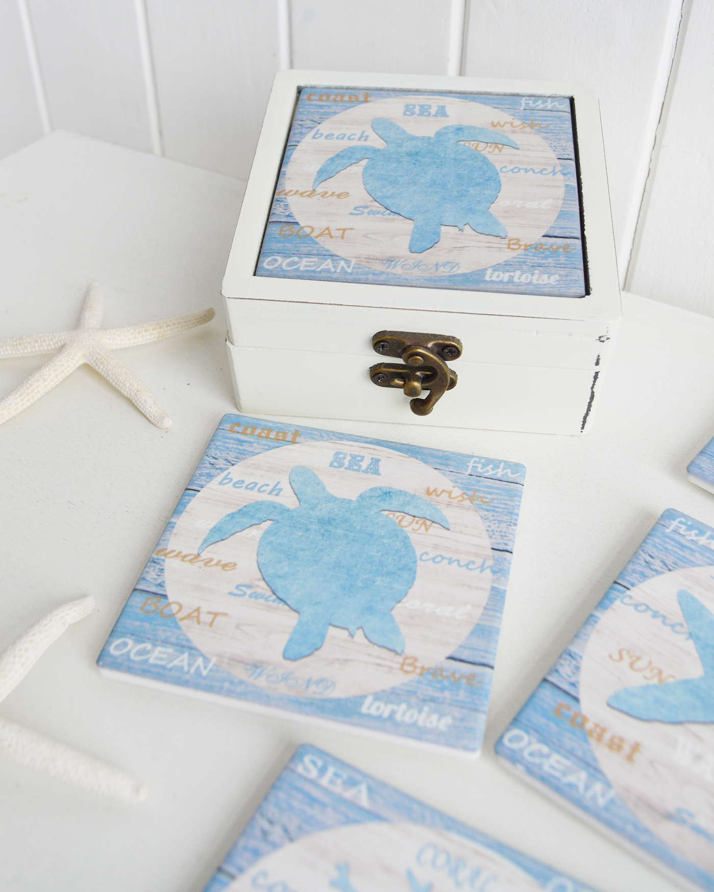 A thoughtful gift for lovers of coastal décor, these Ocean Ceramic Coasters add a decorative finishing touch to coffee tables, dining tables and sideboards.