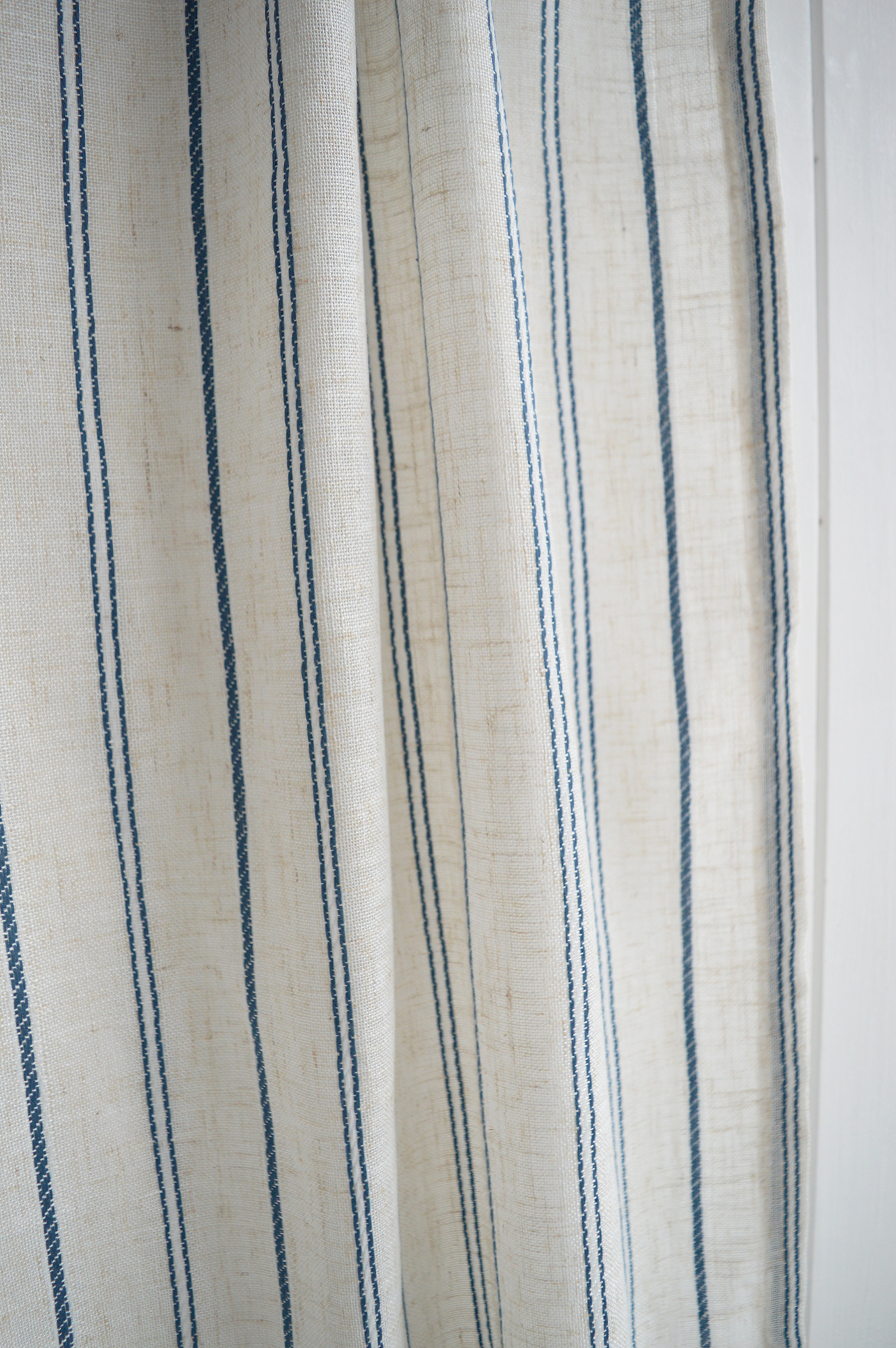 Its woven blue stripe detailing makes the Bluehaven Curtain an ideal choice for coastal living rooms, creating a fresh, breezy look that pairs beautifully with white panelled walls and natural textures.
