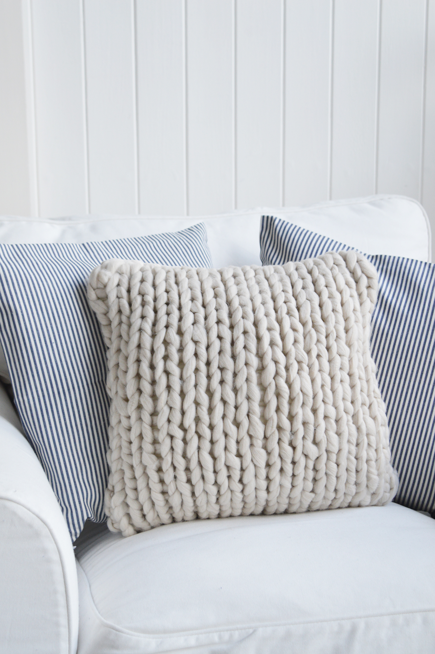 Large knitted cushions hotsell