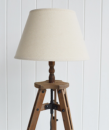 Tripod wooden table lamp