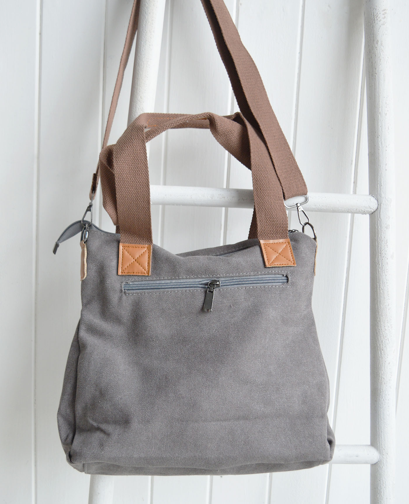 Spacious yet compact, the bag is ideal for shopping trips, work days, travel, or everyday errands.