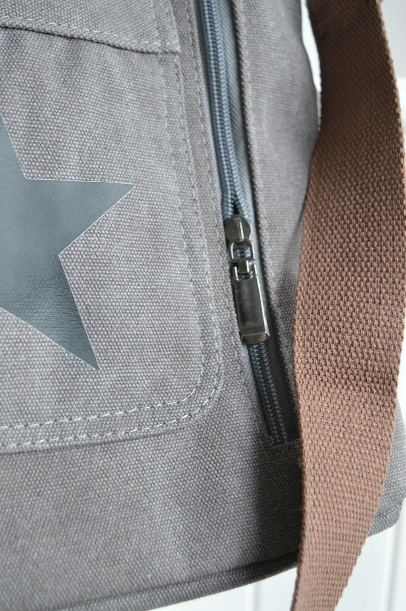 The sturdy canvas construction ensures the bag is both durable and stylish, designed to be used again and again.