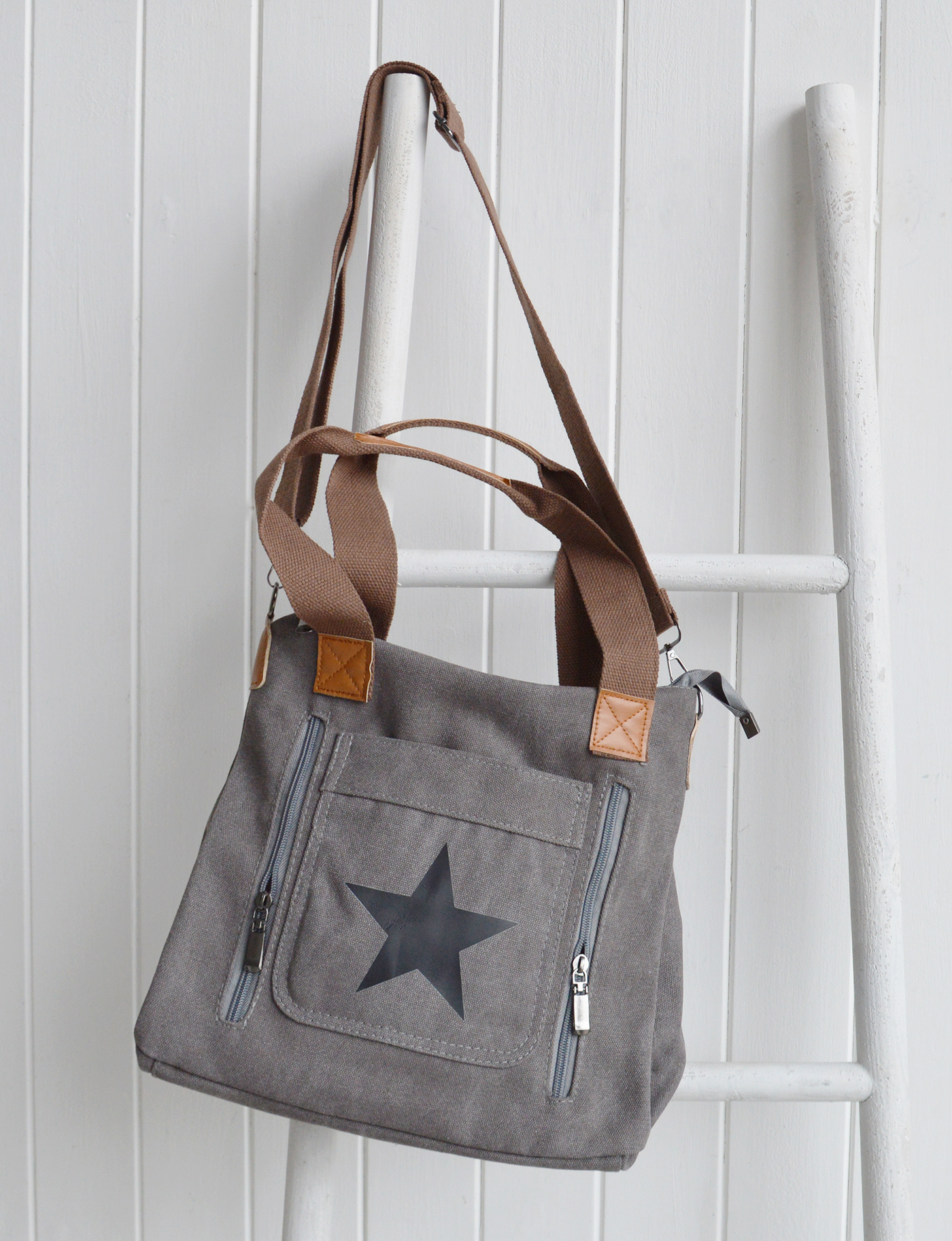A perfect addition to The White Lighthouse Lifestyle collection, this bag is designed for effortless everyday living. 