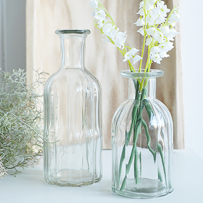 Our minimalist Newbury glass bud jar. Perfect for seasonal stems or our artificial Pussy Willow, Eucalyptus or Olive tree sprigs