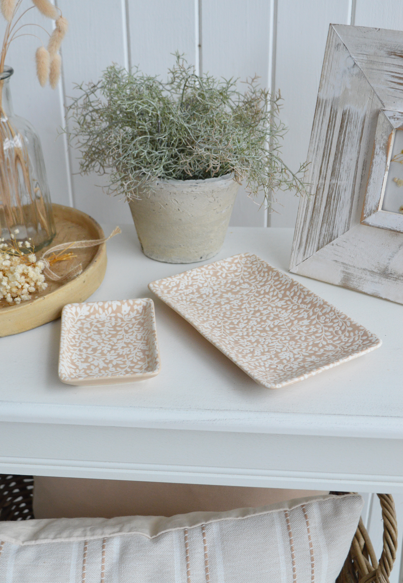 Designed to complement Hamptons interiors, these elegant trinket dishes bring a subtle coastal charm to any room.