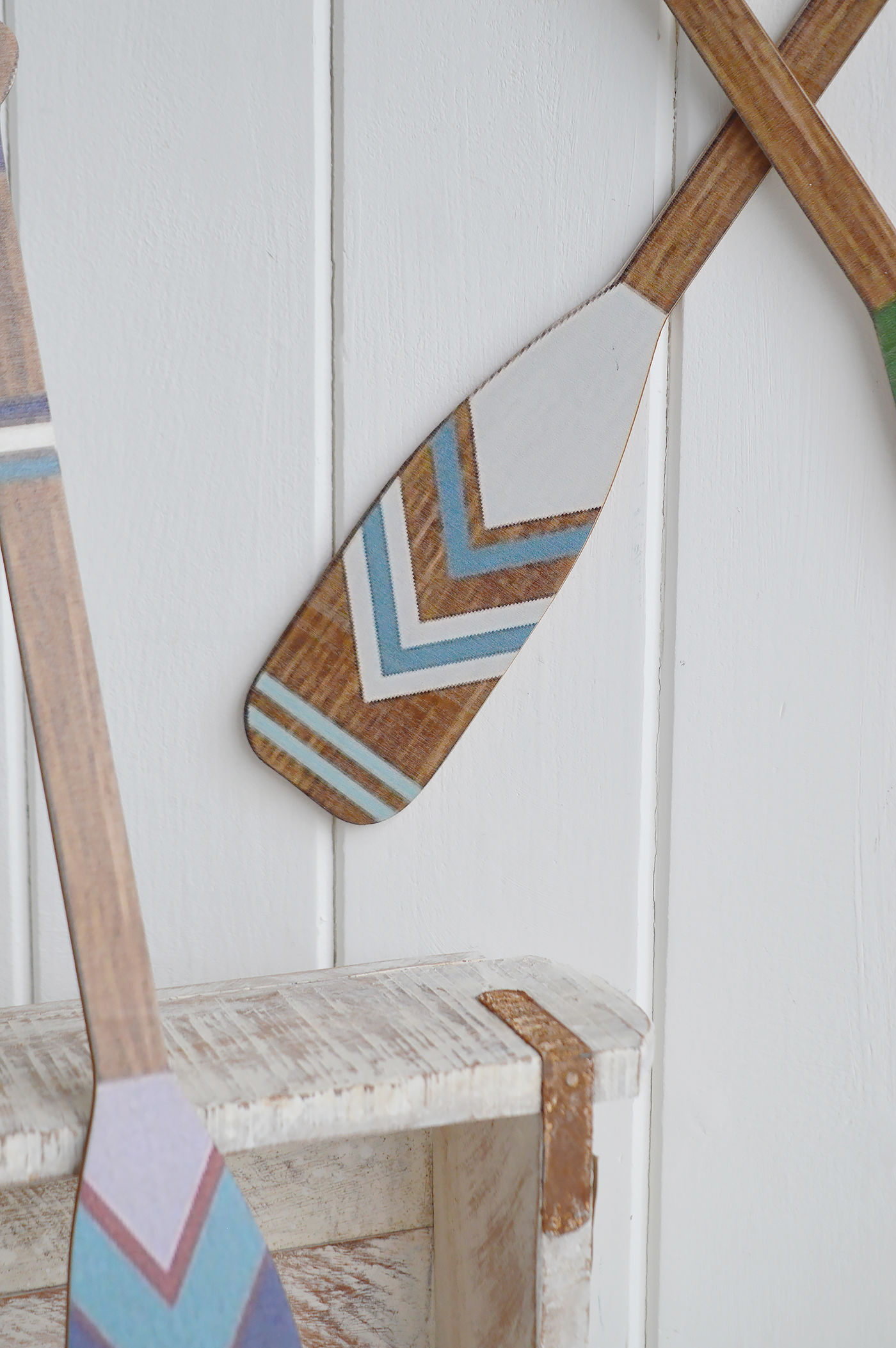 Style your walls with this charming coastal wall decor, ideal for beach house, Hamptons and nautical-inspired interiors.