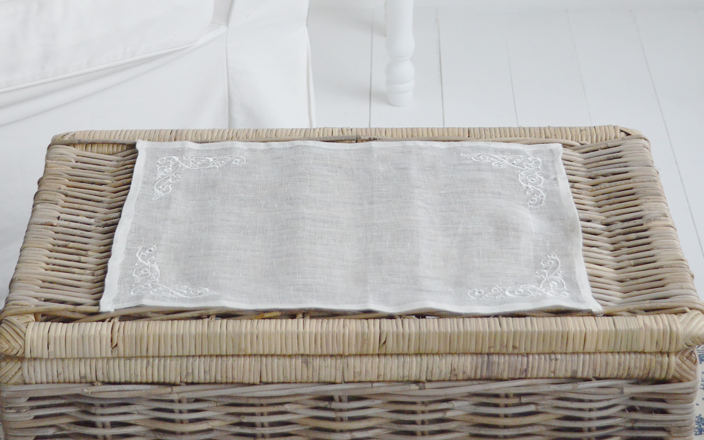 White Linen Placemat Table Centre Piece