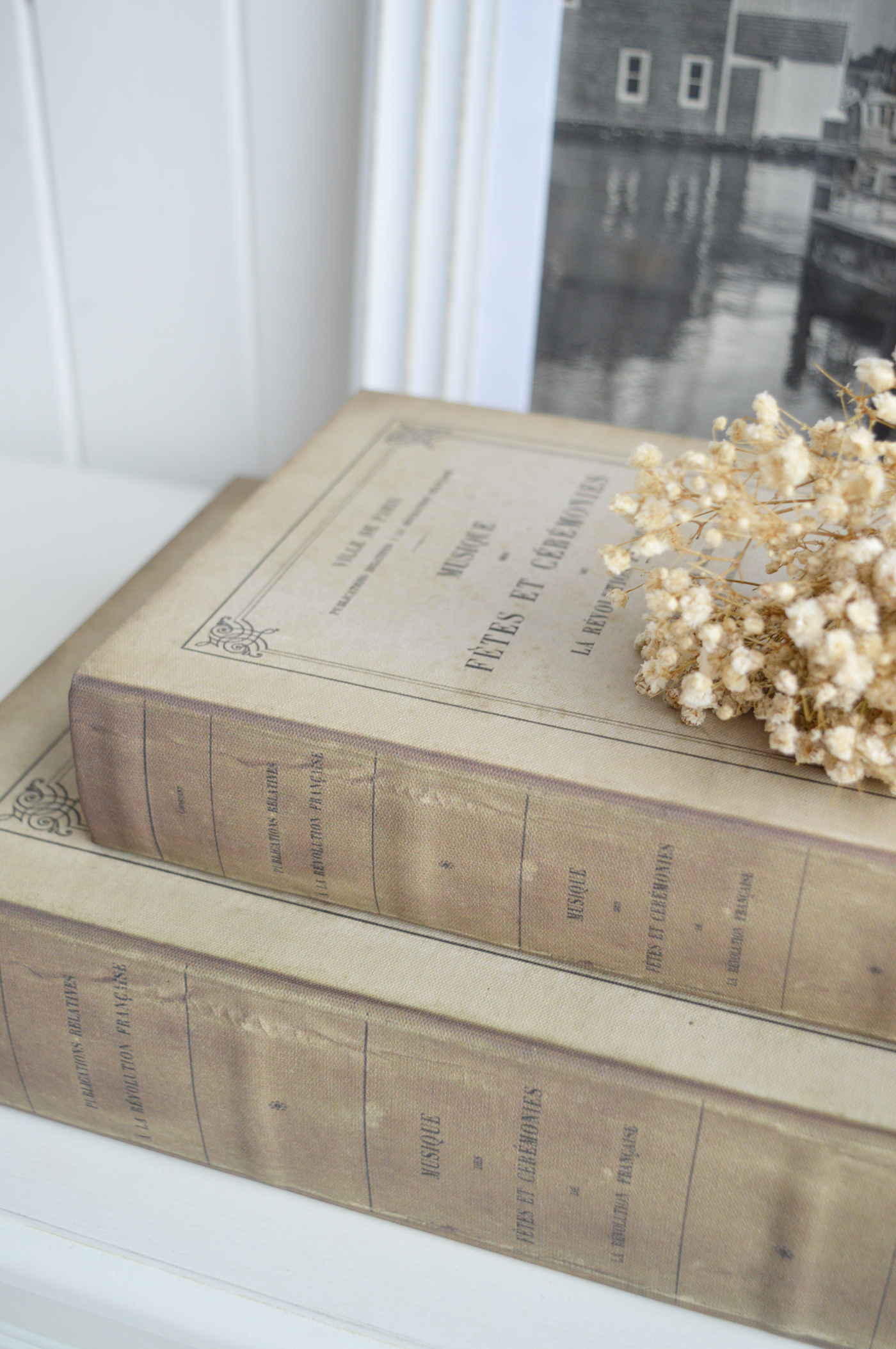 Designed to mimic vintage hardbacks, they add character and warmth to consoles, shelves and side tables.