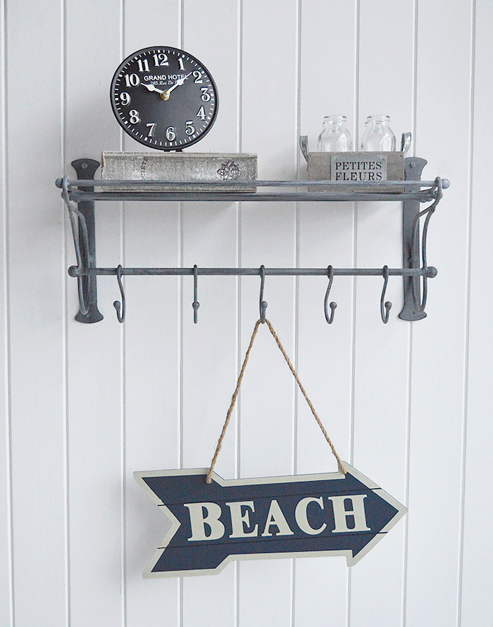 Marseille vintage shelf with hooks