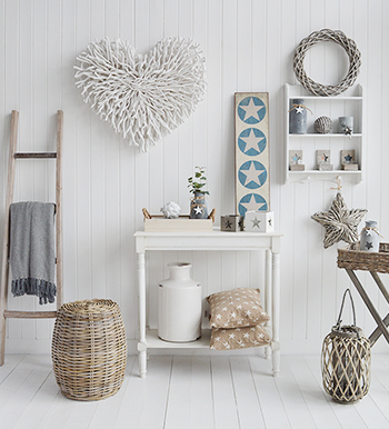 Colonial white console table, hallway furniture with shelf and home accessories